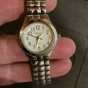 Vintage Milano Ladies Watch sold needing battery as it is a vintage watch
